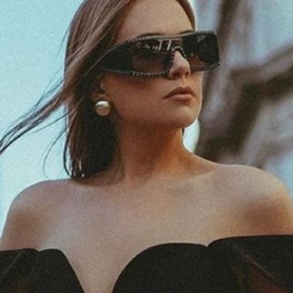 🔥SALE🔥Authentic MOSCHINO 99 Shield studs sunglasses - Picture 9 of 10